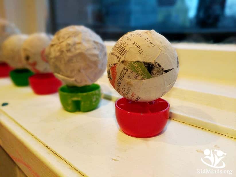 Are you looking for homemade Christmas ornaments ideas? Your kids will love to make our amazing glow in the dark ornaments using paper-mache technique and glow-in-the-dark paints.  #kidcrafts #kidmade #Xmas