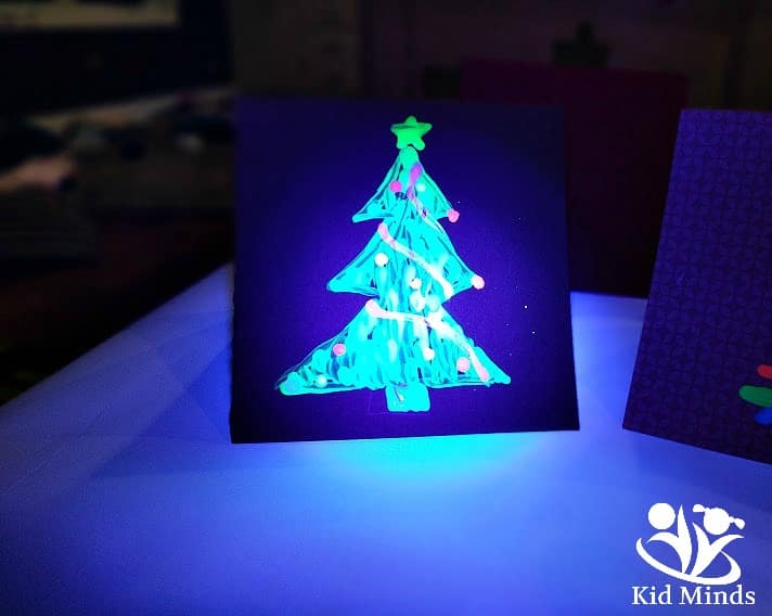 A kid-made Christmas card that glows in the dark and lights up the night during the holiday season. It will get you in the holiday spirit in no time. #kidmadexmas #kidart