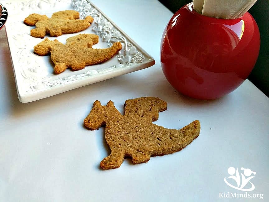 Healthy and yummy dragon-shaped crackers that are high in protein, fiber, and healthy fats. Gluten-free, honey-sweetened, kid-approved. #dragons #homemadecrackers #yummy #healthysnacks #kidapproved #glutenfreecrackers #kidscancook #kidfriendly