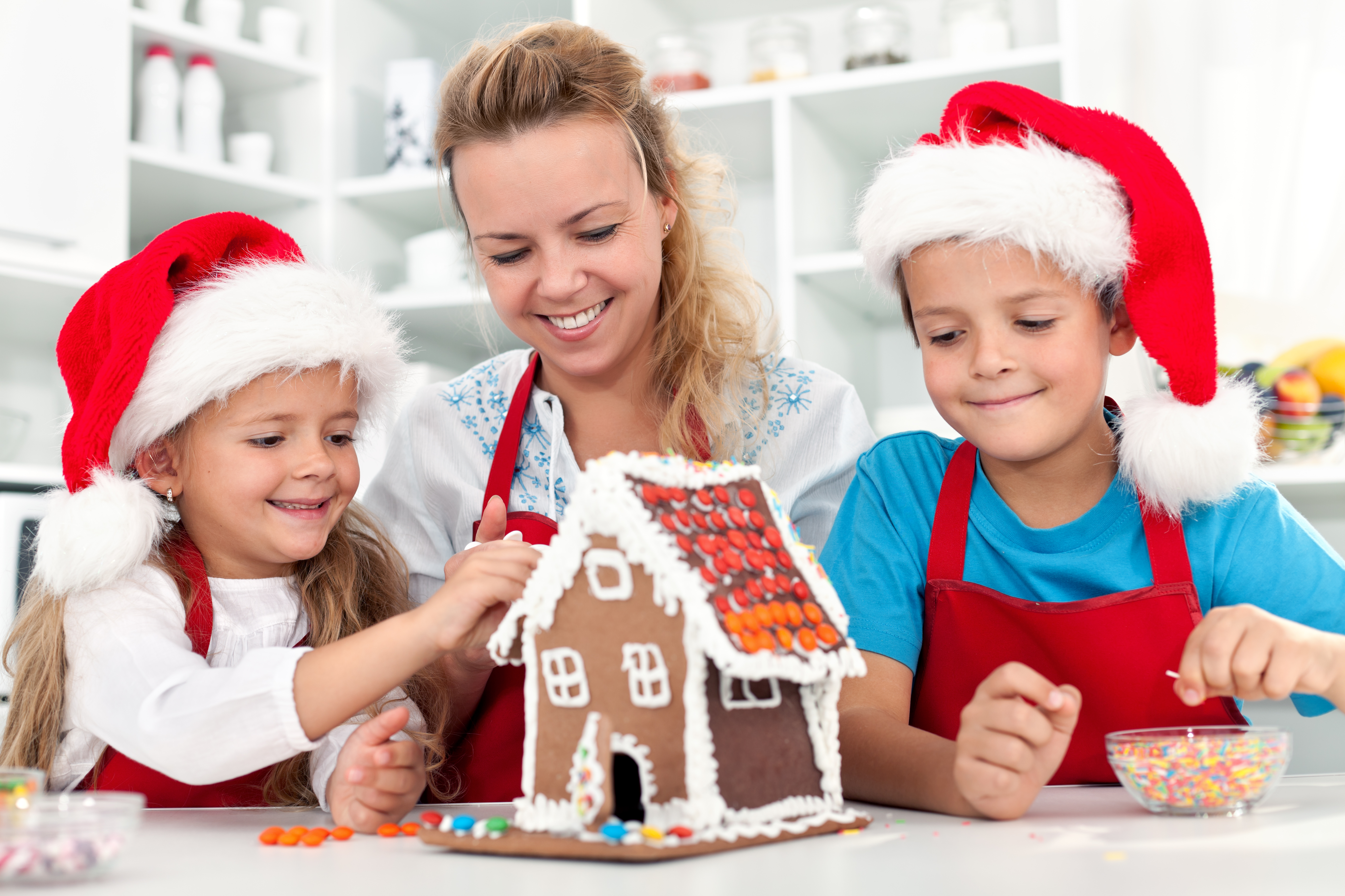 How to Make Christmas More Memorable for Your Family? Are you feeling the pressure to create a perfect holiday for your children? Here are easy and fun activities that you and your kids will love, minus the overwhelm. #christmas #familyfun #makingmemories #funmom #simpleChristmas #Christmasfamilyfun #family #christmasfamilytime #thisarethemoment #funfamilytime #makingmemoriestogether #slowandsimpledays #creativemommy #handsonlearning  #learningwell
