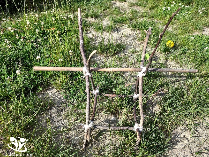 Can you build an Ewok catapult from sticks and stones with your little Star Wars fan? You bet! #kidsactivities #backyardscience #STEAM #handsonlearning #summer #kidminds #laughingkidslearn