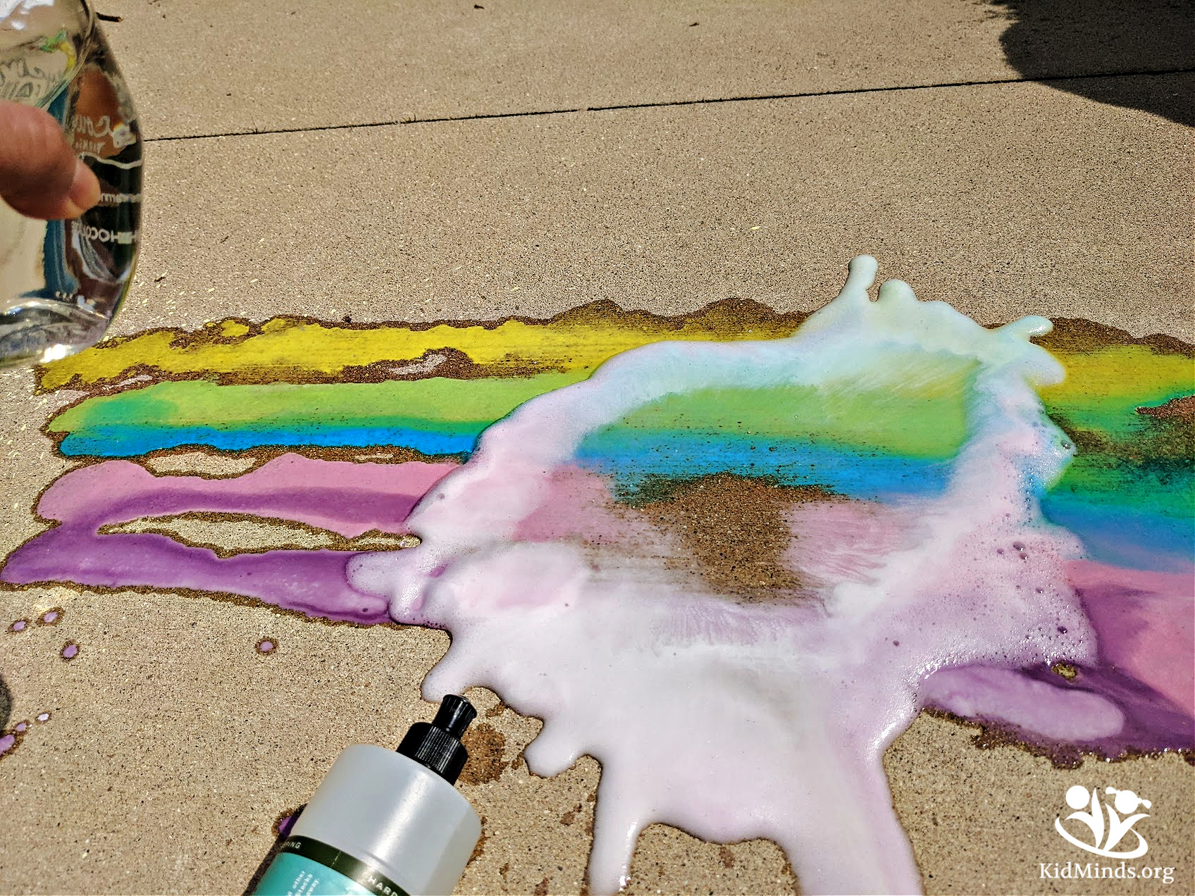Ready in just five minutes, this fizzy sidewalk paint recipe is a super fun way to spend time outside and learn some science. #kidsactivities #summer #kidminds #learningideas #STEAM