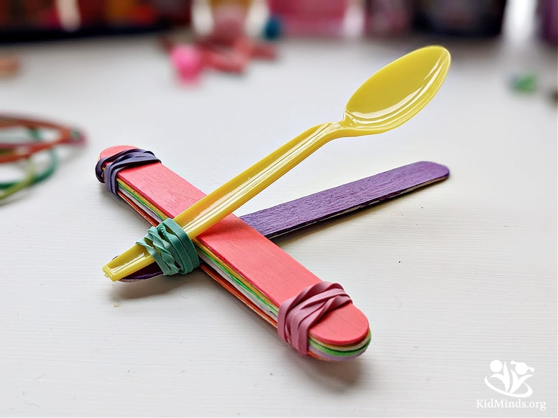 This classic catapult combines active learning with loads of fun, and it’s made with just 3 things: popsicle sticks, rubber bands, and a spoon. #kidsactivities #STEM #handsonlearning #kidminds #creativekids #science4kids #elementarygrades #activelearning